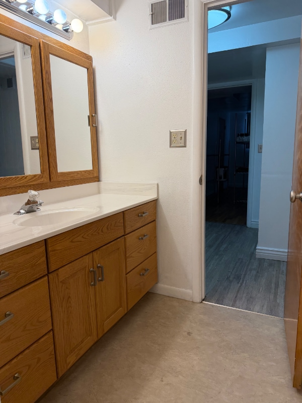 Building Photo - 2046 E Center St