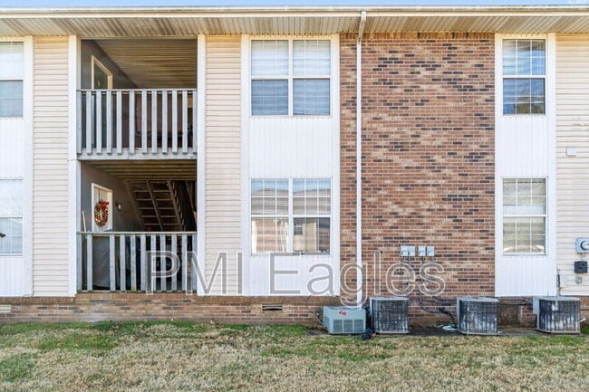 Building Photo - 263 White Oak Rd