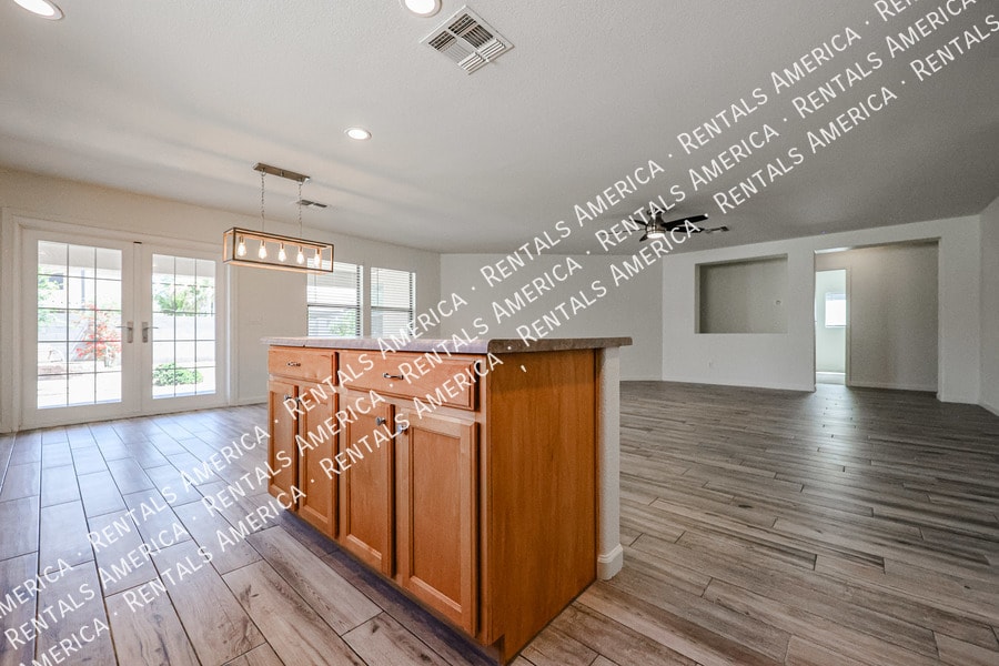 Building Photo - 6671 S Danielson Way
