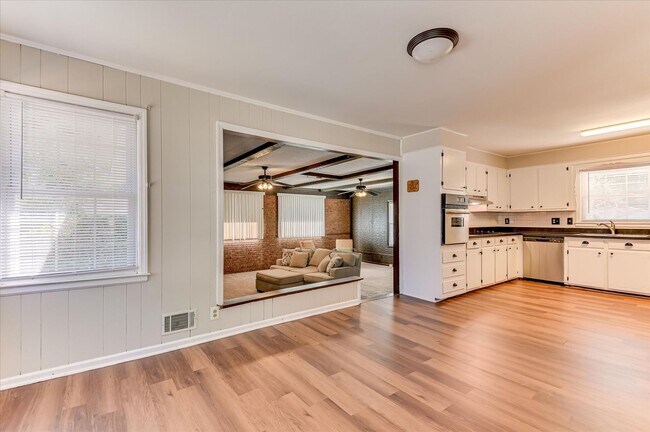 Building Photo - 2705 Bolling Rd