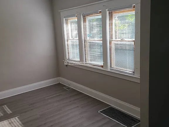 Building Photo - 532 Blaine Ave