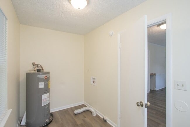 Building Photo - 105 Robert Yoest Dr