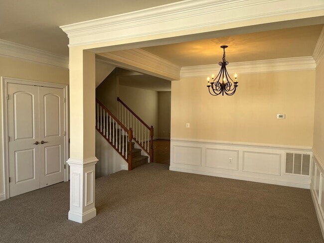 Building Photo - Large Townhouse In Haymarket