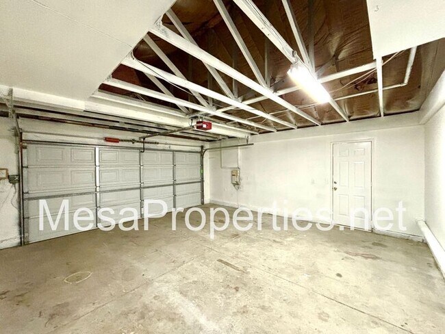 Building Photo - 14581 King Canyon Rd