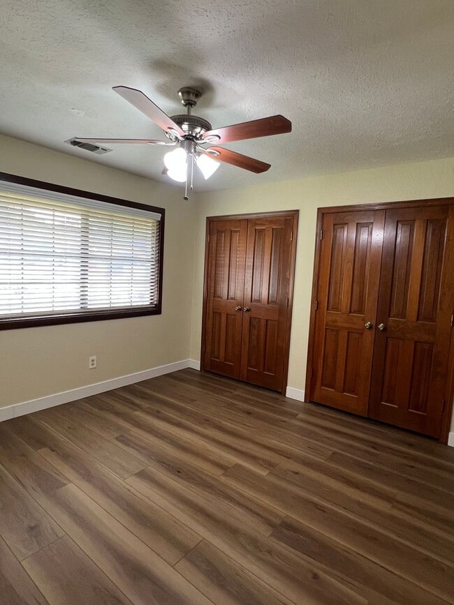 Building Photo - BEAUTIFULLY UPDATED 3 BEDROOM HOME!!