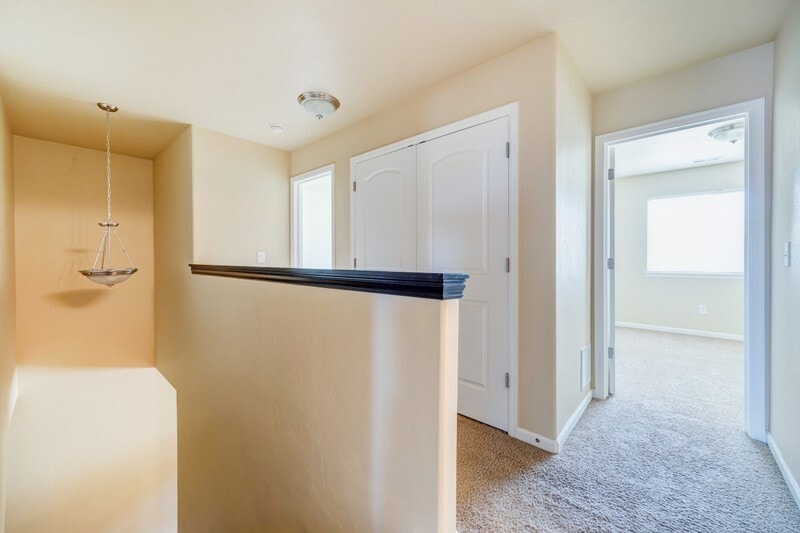 Building Photo - 4299 Cresthaven Ln