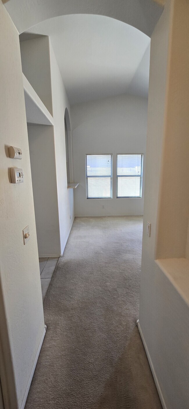 Building Photo - 8971 E Rainier Dr