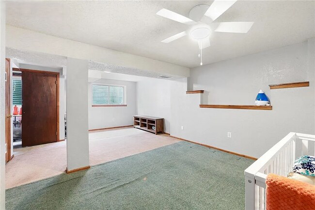 Building Photo - 4 Bedroom House for RENT