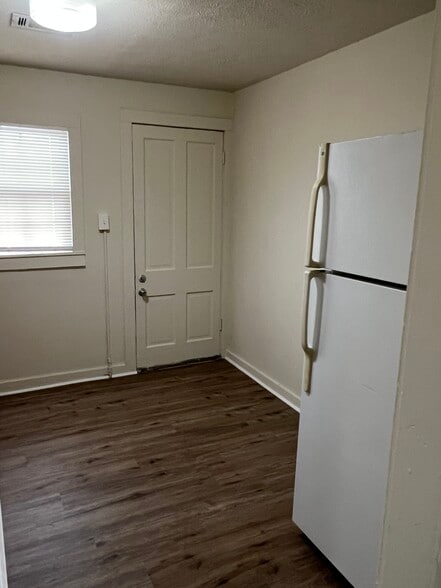 Building Photo - 2411 Scovel St