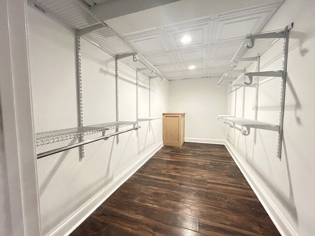 Building Photo - 1606 N Poplar Ave