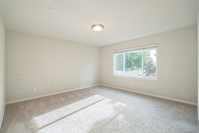 Building Photo - 9670 SW 171st Ave