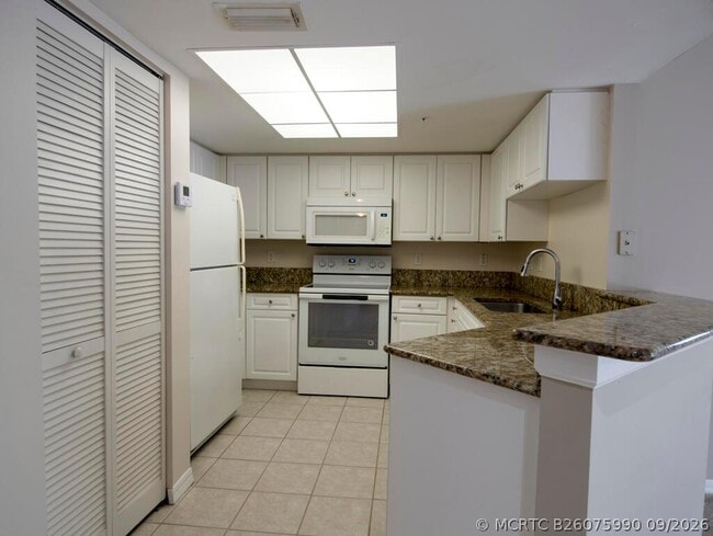 Building Photo - 500 Crestwood Ct N