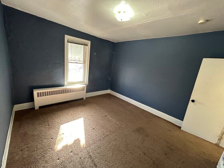 Building Photo - 245 Pensdale St