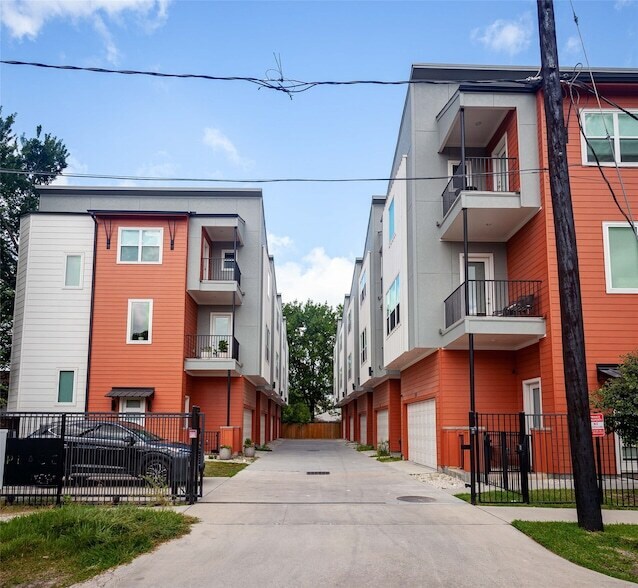 Building Photo - 1507 Hickory St