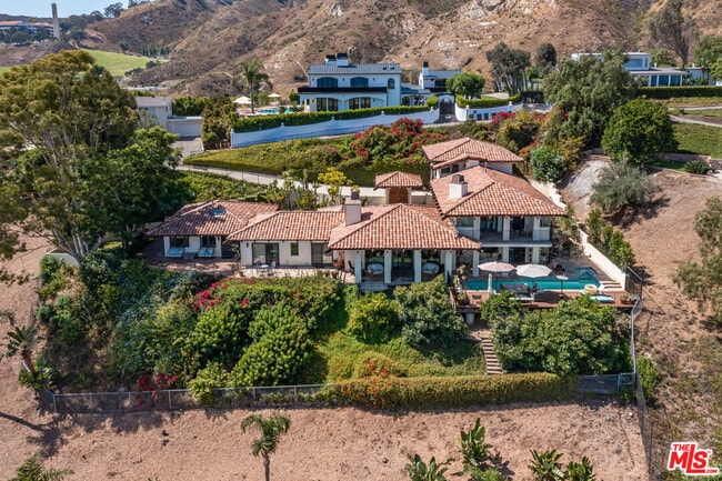 Building Photo - 3504 Coast View Dr