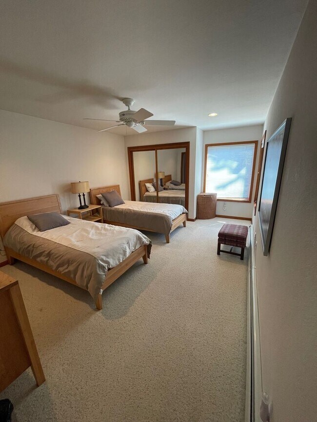Building Photo - Large fully furnished beautiful home w/ boat dock avail. for a longterm lease or seasonal lease! ...