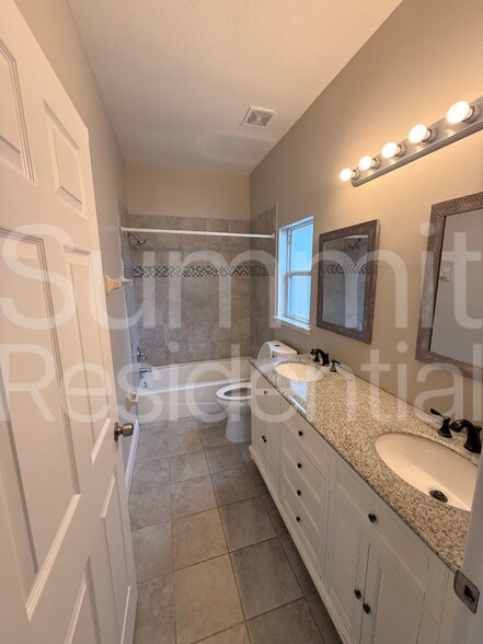 Building Photo - 14417 Jasmine Glen Dr