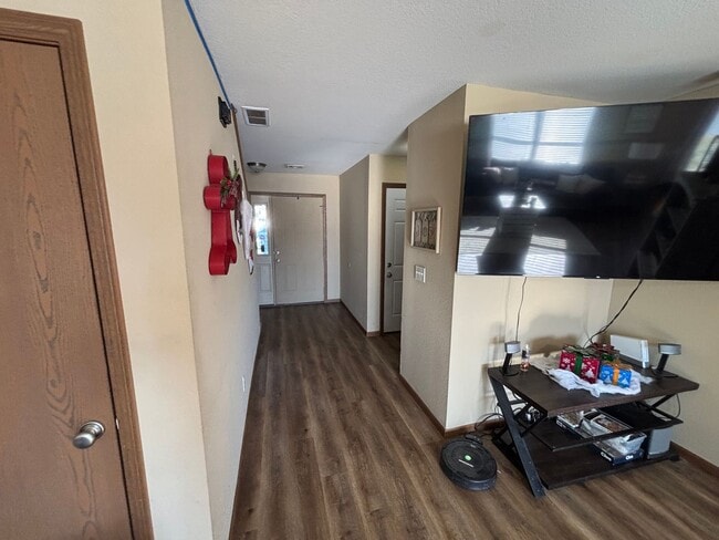 Building Photo - Your Dream Home Awaits – Gorgeous 4 Bed / 2.5 Bath with Spacious Backyard & Attached Garage