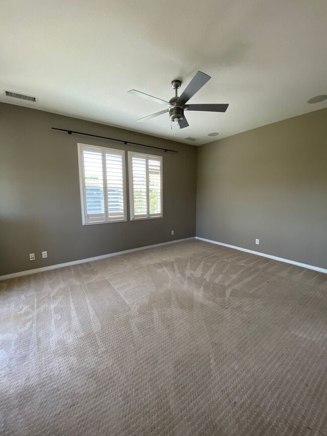 Building Photo - Lovely 3 Bedroom 2.5 Bath Att. Home in Irvine School District