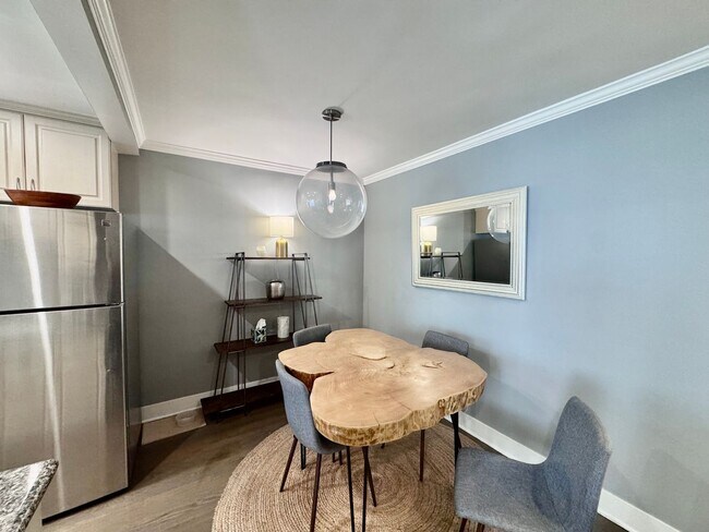 Building Photo - Furnished Santa Monica one bedroom