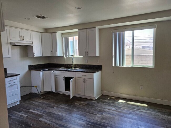 Building Photo - 23(1456,1458)