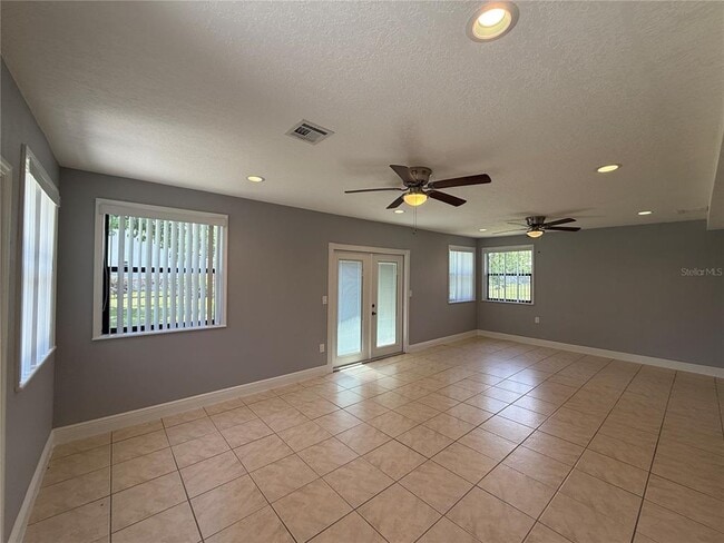 Building Photo - 3239 Cottonwood Ct