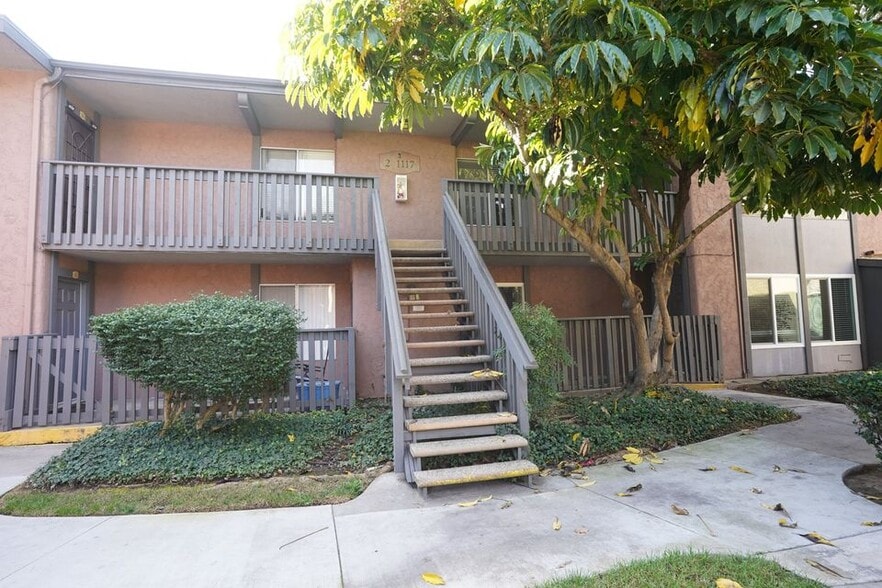 Entry on right - 1117 Sepulveda Blvd