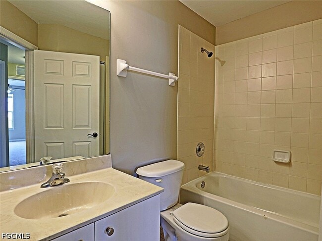 Building Photo - 3647 Pine Oak Cir