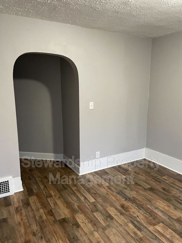 Building Photo - 508 Tremont Ave SW