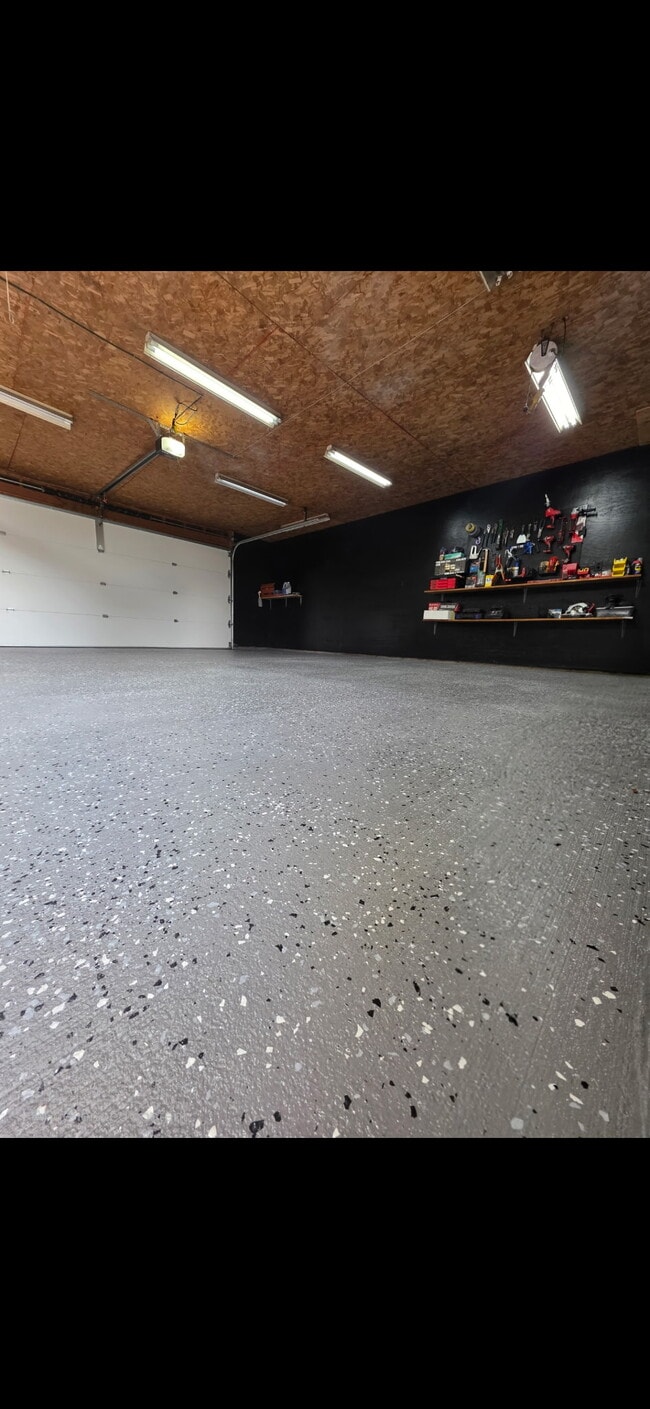 Building Photo - 329 N School Ave