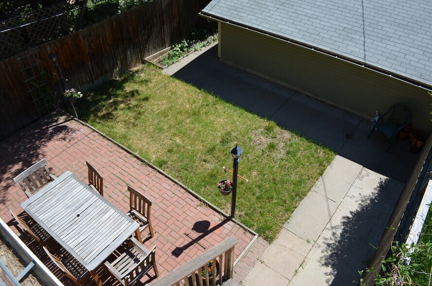 Building Photo - 1352 elizabeth street