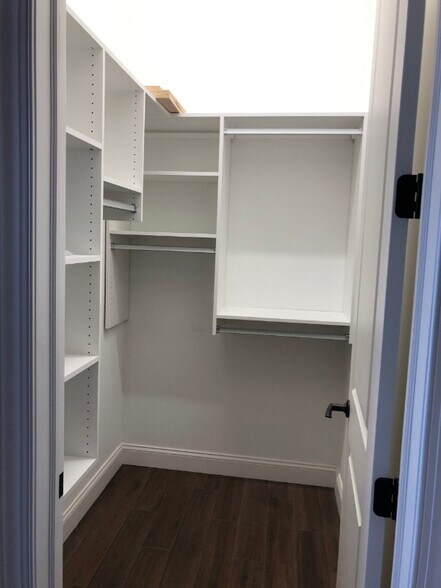 Building Photo - 373 Spencer St