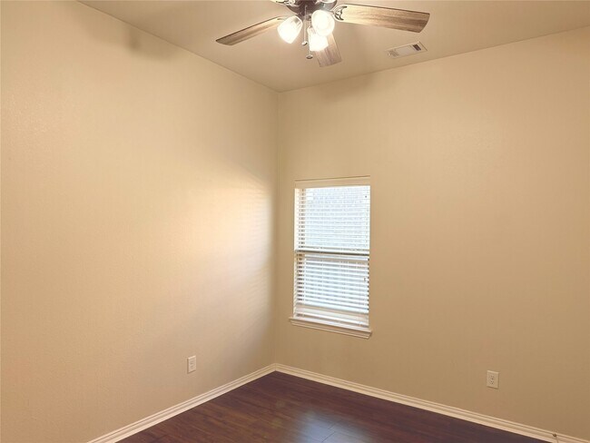 Building Photo - 29015 Davenport Dr