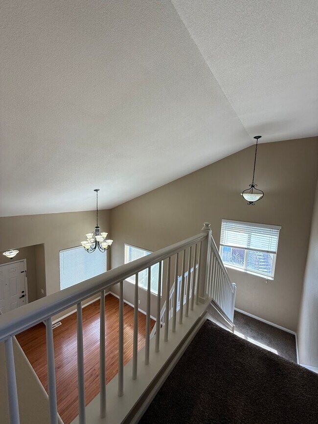 Building Photo - Beautiful 3 Bed / 3 Bath Home in Desirable D49!