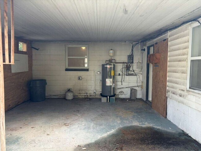Building Photo - 3037 Clinton St S