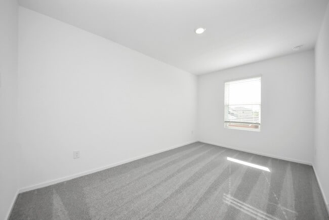 Building Photo - 10410 Birds Nest Dr