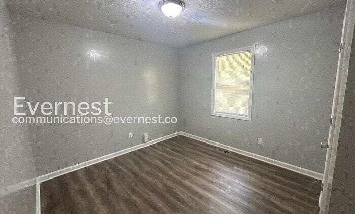 Building Photo - 715 W Creek Cir