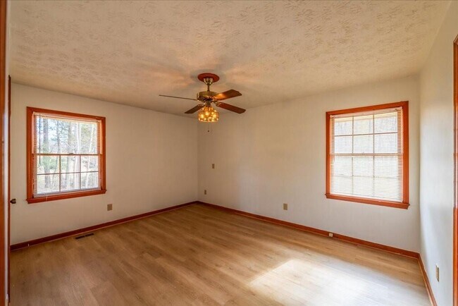 Building Photo - 4967 Macland Rd