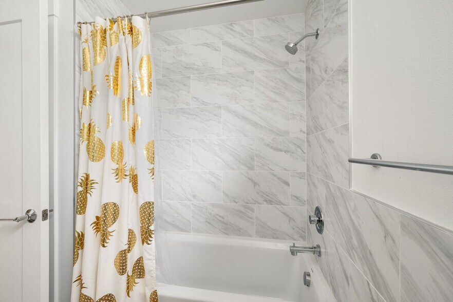 Building Photo - 620D 10th Ave E