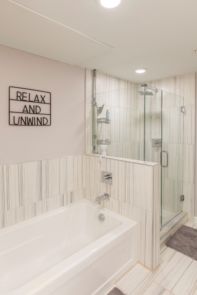 relax and unwind! - 1211 Beaconsfield Ln