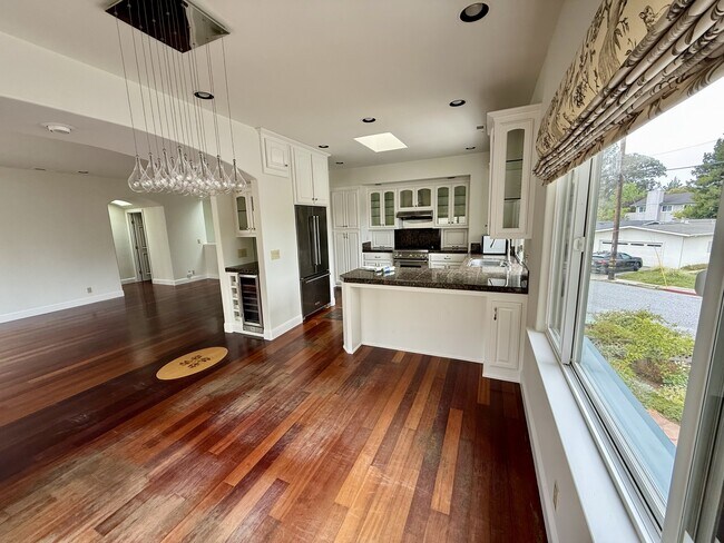 Building Photo - 143 Alamo Ave