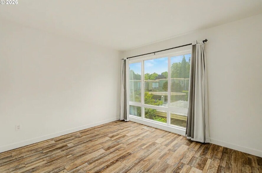 Building Photo - 1653 NW Midlake Ln