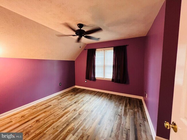 Building Photo - 349 3rd St