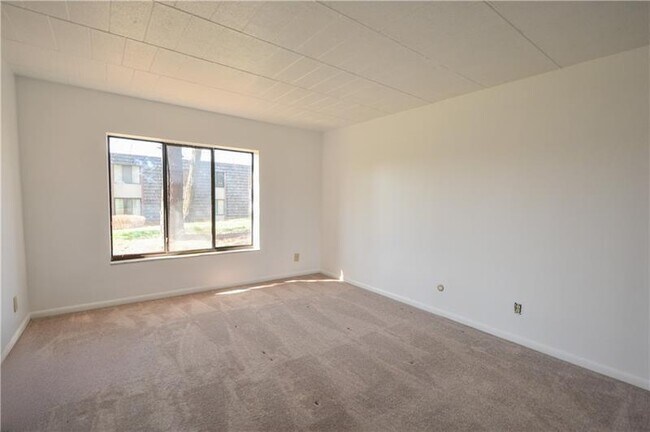 Building Photo - 312 Forest Green Dr