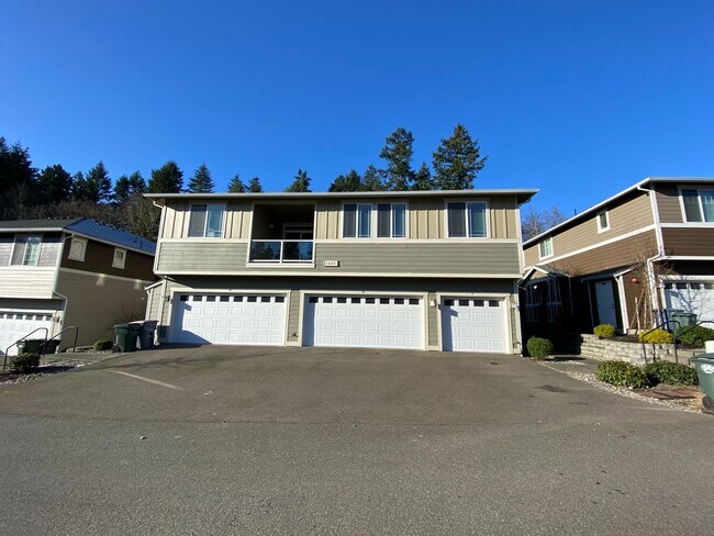 Building Photo - 3 Bed