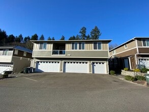 Building Photo - 3 Bed