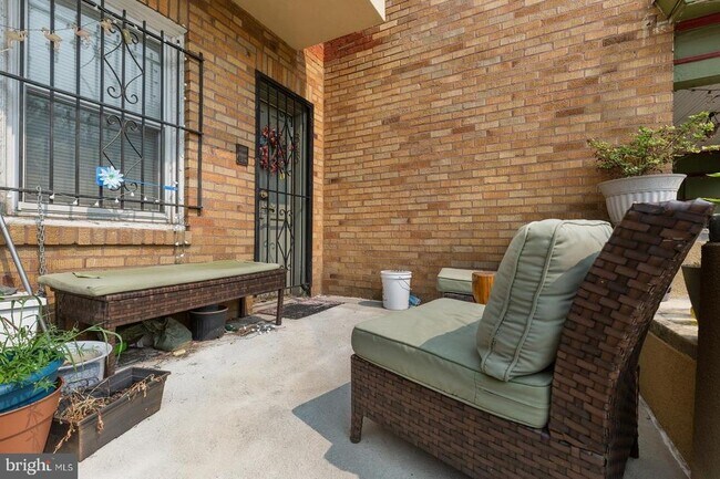 Building Photo - 846 Corinthian Ave