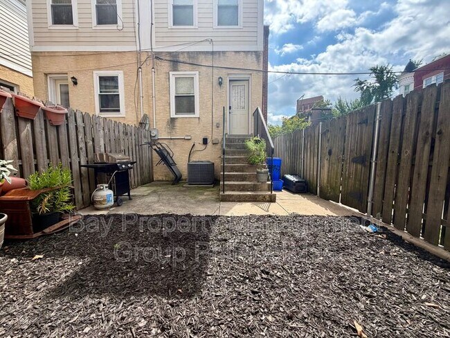 Building Photo - 3847 Spring Garden St
