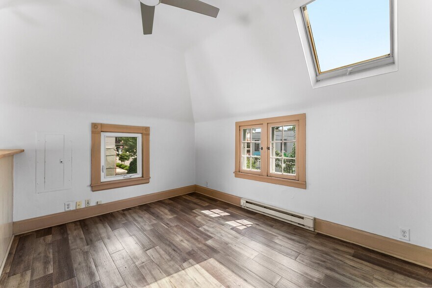 Dining area - 2559 Aldrich Ave S