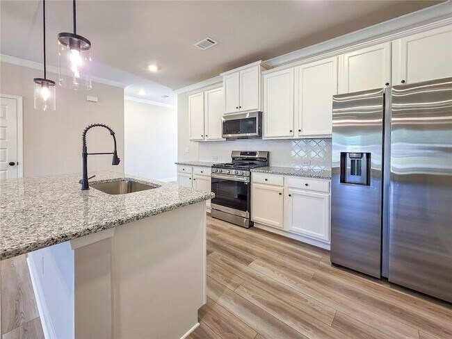 Building Photo - 3517 Iron Hearth Bnd